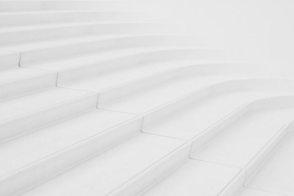真っ白な階段